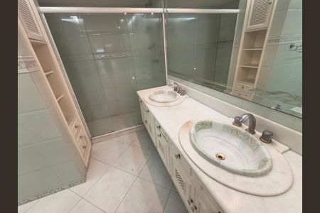 Apartamento para alugar com 200m², 3 quartos e 3 vagasBanheiro Suite 1