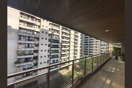 Apartamento para alugar com 200m², 3 quartos e 3 vagasVaranda 