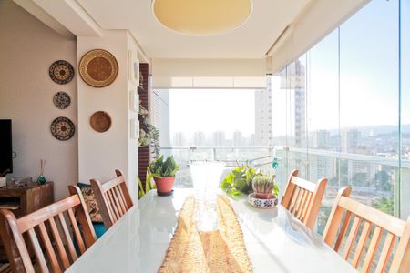 Apartamento à venda com 58m², 2 quartos e 1 vaga Apartamento à venda com 58m², 2 quartos e 1 vagaVaranda
