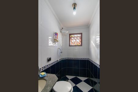 Casa à venda com 177m², 4 quartos e 4 vagas Casa à venda com 177m², 4 quartos e 4 vagasBanheiro
