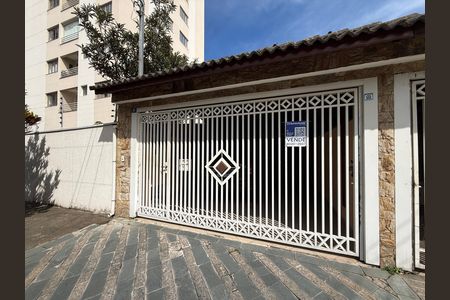 Casa à venda com 177m², 4 quartos e 4 vagas Casa à venda com 177m², 4 quartos e 4 vagasPlaca