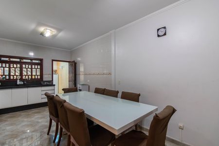 Casa para alugar com 177m², 4 quartos e 4 vagas Casa para alugar com 177m², 4 quartos e 4 vagasCozinha