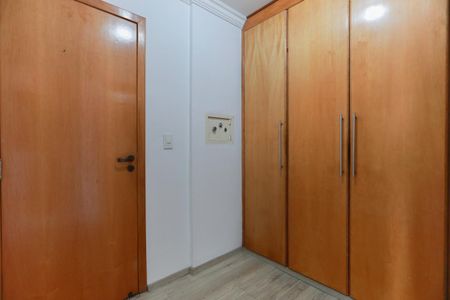 Apartamento à venda com 140m², 3 quartos e 1 vaga Apartamento à venda com 140m², 3 quartos e 1 vagaCloset da suíte