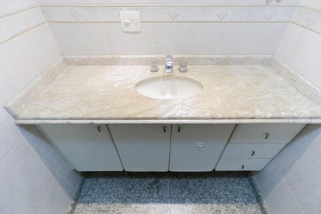 Apartamento à venda com 140m², 3 quartos e 1 vaga Apartamento à venda com 140m², 3 quartos e 1 vagaBanheiro social
