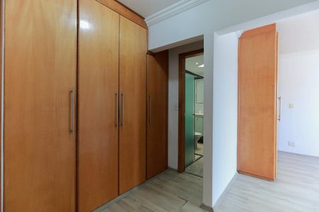 Apartamento à venda com 140m², 3 quartos e 1 vaga Apartamento à venda com 140m², 3 quartos e 1 vagaCloset da suíte