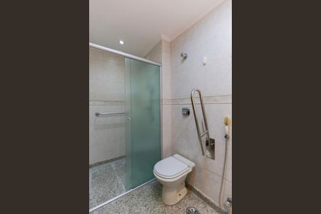 Apartamento à venda com 140m², 3 quartos e 1 vaga Apartamento à venda com 140m², 3 quartos e 1 vagaBanheiro social