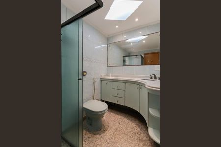 Apartamento à venda com 140m², 3 quartos e 1 vaga Apartamento à venda com 140m², 3 quartos e 1 vagaBanheiro da suíte