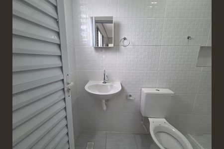 Banheiro de casa para alugar com 2 quartos, 90m² em Quietude, Praia Grande