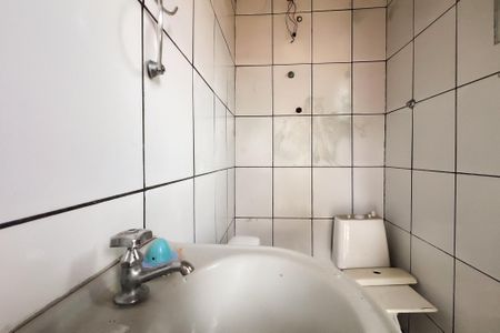 Casa à venda com 300m², 2 quartos e 2 vagas Casa à venda com 300m², 2 quartos e 2 vagasBanheiro de serviço