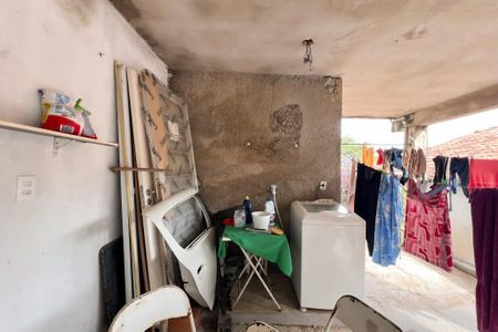 Casa à venda com 300m², 2 quartos e 2 vagas Casa à venda com 300m², 2 quartos e 2 vagasÁrea de serviço