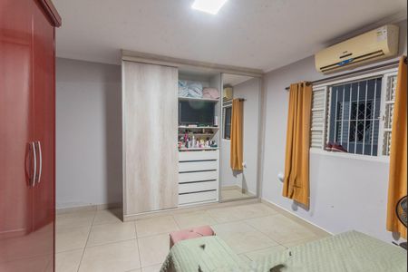 Casa à venda com 242m², 3 quartos e 3 vagasSuíte 1