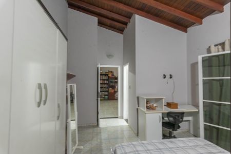 Casa à venda com 242m², 3 quartos e 3 vagasSuíte 2
