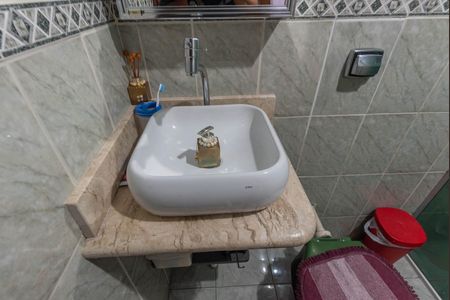 Casa à venda com 242m², 3 quartos e 3 vagasBanheiro