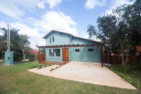 Casa de condomínio à venda com 236m², 3 quartos e 3 vagas Casa de condomínio à venda com 236m², 3 quartos e 3 vagasFachada