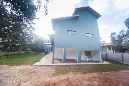 Casa de condomínio à venda com 236m², 3 quartos e 3 vagas Casa de condomínio à venda com 236m², 3 quartos e 3 vagasFachada intena / quintal