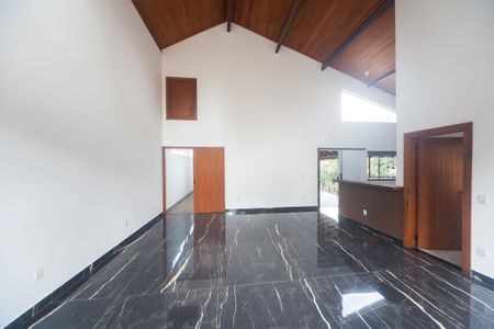 sala de casa de condomínio à venda com 3 quartos, 236m² em Casa Branca, Brumadinho