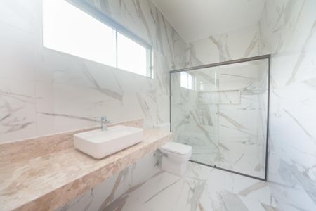 Casa de condomínio à venda com 236m², 3 quartos e 3 vagas Casa de condomínio à venda com 236m², 3 quartos e 3 vagasBanheiro suite