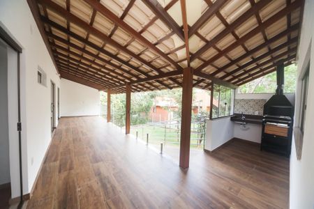 Casa de condomínio à venda com 236m², 3 quartos e 3 vagas Casa de condomínio à venda com 236m², 3 quartos e 3 vagasVaranda