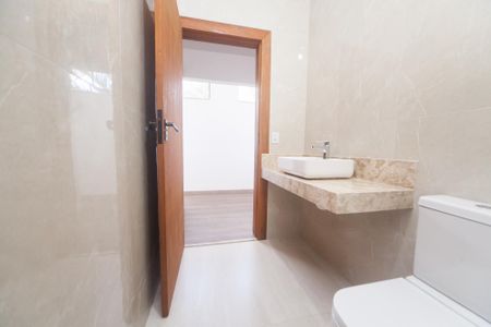 Casa de condomínio à venda com 236m², 3 quartos e 3 vagas Casa de condomínio à venda com 236m², 3 quartos e 3 vagasBanheiro Social