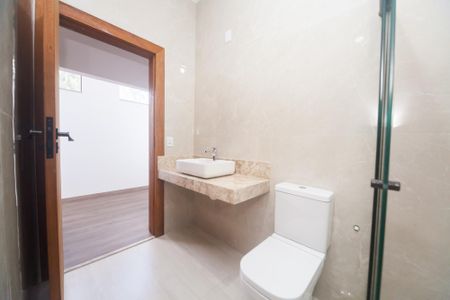 Casa de condomínio à venda com 236m², 3 quartos e 3 vagas Casa de condomínio à venda com 236m², 3 quartos e 3 vagasBanheiro Social