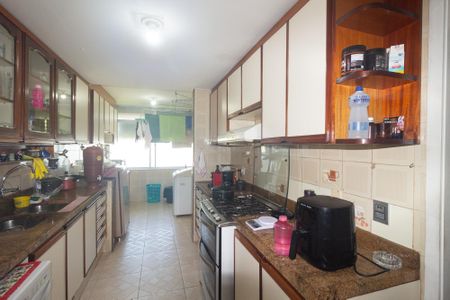 Apartamento para alugar com 178m², 3 quartos e 2 vagas Apartamento para alugar com 178m², 3 quartos e 2 vagasCozinha e Área de Serviço