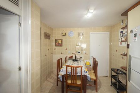 Apartamento para alugar com 178m², 3 quartos e 2 vagas Apartamento para alugar com 178m², 3 quartos e 2 vagasCozinha e Área de Serviço