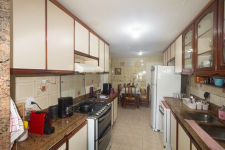 Apartamento para alugar com 178m², 3 quartos e 2 vagas Apartamento para alugar com 178m², 3 quartos e 2 vagasCozinha e Área de Serviço