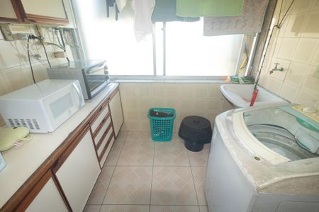 Apartamento para alugar com 178m², 3 quartos e 2 vagas Apartamento para alugar com 178m², 3 quartos e 2 vagasCozinha e Área de Serviço