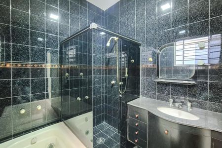 Casa à venda com 160m², 2 quartos e 2 vagas Casa à venda com 160m², 2 quartos e 2 vagasBanheiro da Suíte