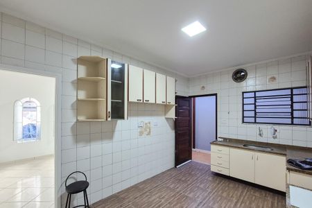 Casa à venda com 160m², 2 quartos e 2 vagas Casa à venda com 160m², 2 quartos e 2 vagasCozinha