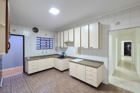 Casa à venda com 160m², 2 quartos e 2 vagas Casa à venda com 160m², 2 quartos e 2 vagasCozinha