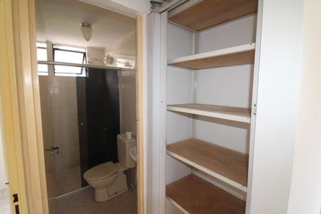 Apartamento para alugar com 55m², 2 quartos e sem vagaBanheiro