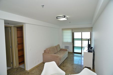 Sala de apartamento para alugar com 1 quarto, 50m² em Barra da Tijuca, Rio de Janeiro