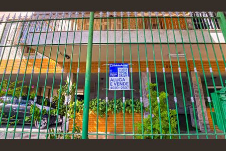 Apartamento à venda com 75m², 2 quartos e 1 vaga Apartamento à venda com 75m², 2 quartos e 1 vagaFachada do Prédio com placa
