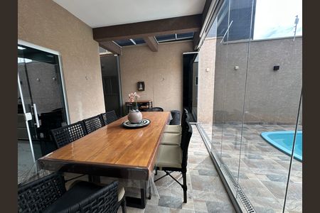 Casa de condomínio à venda com 118m², 2 quartos e 2 vagas Casa de condomínio à venda com 118m², 2 quartos e 2 vagasChurrasqueira
