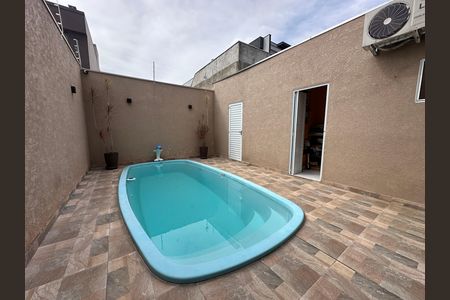 Casa de condomínio à venda com 118m², 2 quartos e 2 vagas Casa de condomínio à venda com 118m², 2 quartos e 2 vagasPiscina