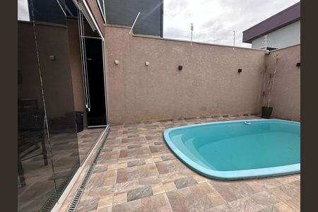 Casa de condomínio à venda com 118m², 2 quartos e 2 vagas Casa de condomínio à venda com 118m², 2 quartos e 2 vagasPiscina