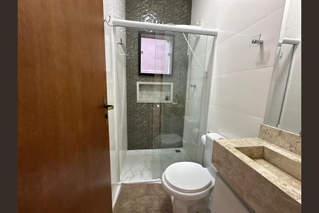 Casa de condomínio à venda com 118m², 2 quartos e 2 vagas Casa de condomínio à venda com 118m², 2 quartos e 2 vagasBanheiro da Suíte 1