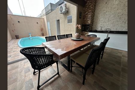 Casa de condomínio à venda com 118m², 2 quartos e 2 vagas Casa de condomínio à venda com 118m², 2 quartos e 2 vagasChurrasqueira