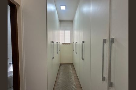 Casa de condomínio à venda com 118m², 2 quartos e 2 vagas Casa de condomínio à venda com 118m², 2 quartos e 2 vagasCloset da suíte 2