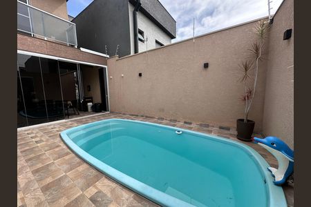 Casa de condomínio à venda com 118m², 2 quartos e 2 vagas Casa de condomínio à venda com 118m², 2 quartos e 2 vagasPiscina