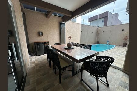 Casa de condomínio à venda com 118m², 2 quartos e 2 vagas Casa de condomínio à venda com 118m², 2 quartos e 2 vagasChurrasqueira