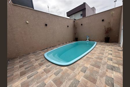 Casa de condomínio à venda com 118m², 2 quartos e 2 vagas Casa de condomínio à venda com 118m², 2 quartos e 2 vagasPiscina