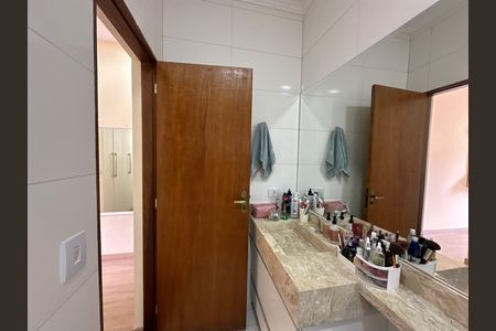 Casa de condomínio à venda com 118m², 2 quartos e 2 vagas Casa de condomínio à venda com 118m², 2 quartos e 2 vagasBanheiro da Suíte 2