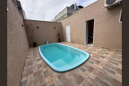 Casa de condomínio à venda com 118m², 2 quartos e 2 vagas Casa de condomínio à venda com 118m², 2 quartos e 2 vagasPiscina