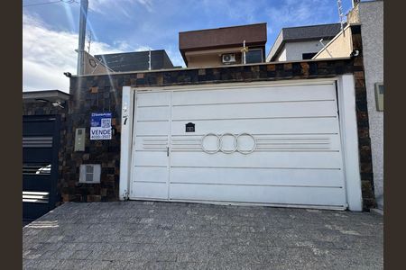 Casa de condomínio à venda com 118m², 2 quartos e 2 vagas Casa de condomínio à venda com 118m², 2 quartos e 2 vagasFachada