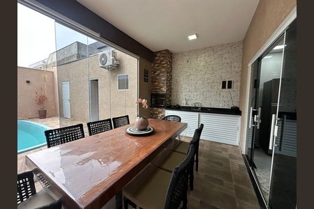 Casa de condomínio à venda com 118m², 2 quartos e 2 vagas Casa de condomínio à venda com 118m², 2 quartos e 2 vagasChurrasqueira