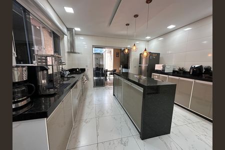 Casa de condomínio à venda com 118m², 2 quartos e 2 vagas Casa de condomínio à venda com 118m², 2 quartos e 2 vagasCozinha