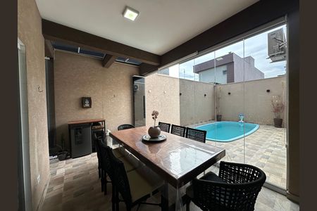 Casa de condomínio à venda com 118m², 2 quartos e 2 vagas Casa de condomínio à venda com 118m², 2 quartos e 2 vagasChurrasqueira