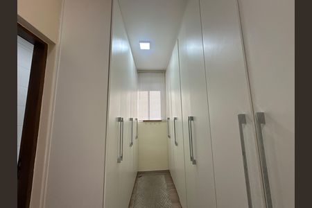 Casa de condomínio à venda com 118m², 2 quartos e 2 vagas Casa de condomínio à venda com 118m², 2 quartos e 2 vagasCloset da suíte 2